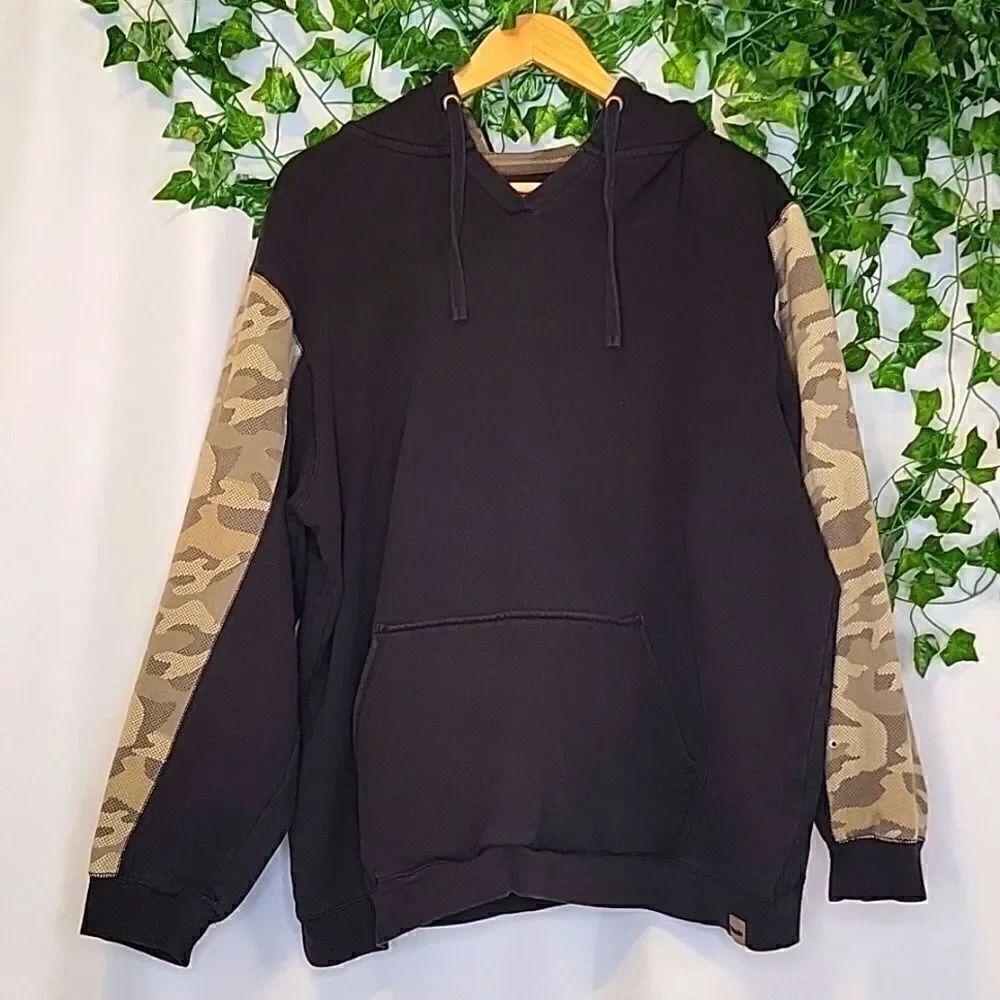 Venado. Camo Hoodie. Size XL.